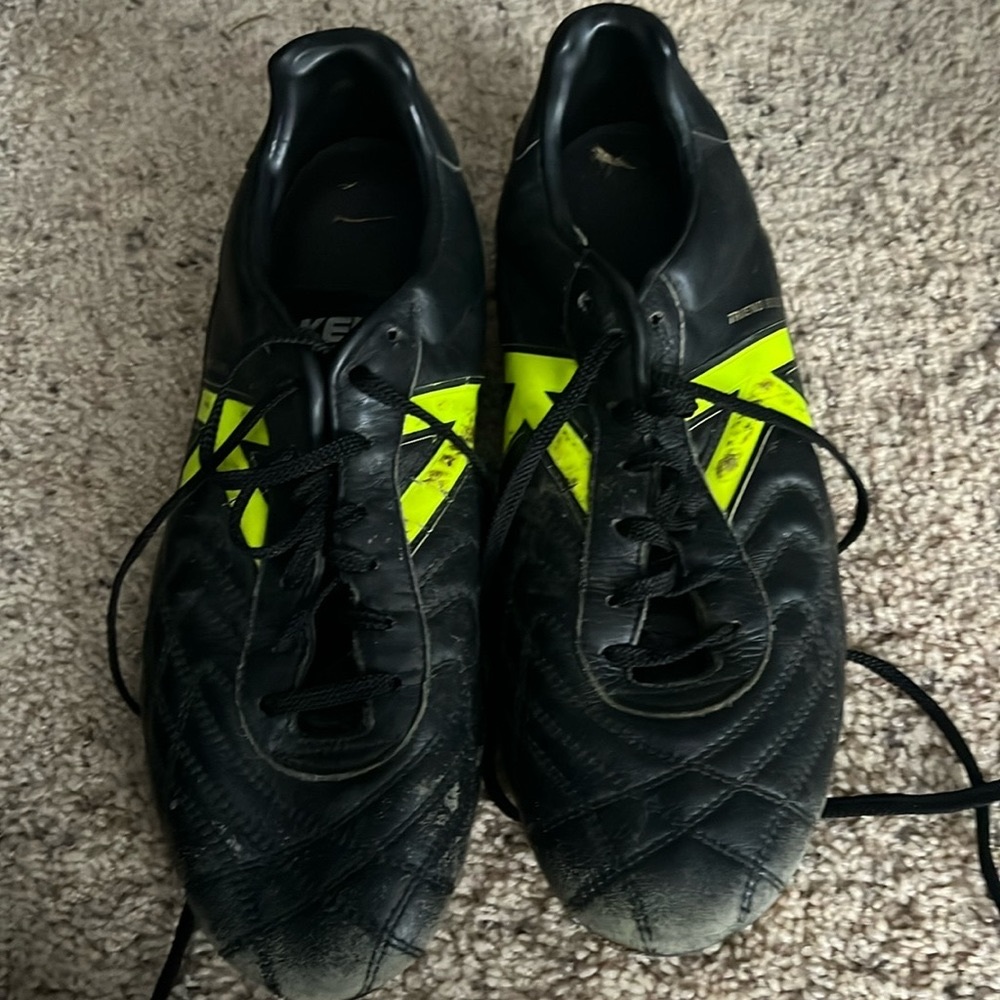 Kelme Trueno Cleats
